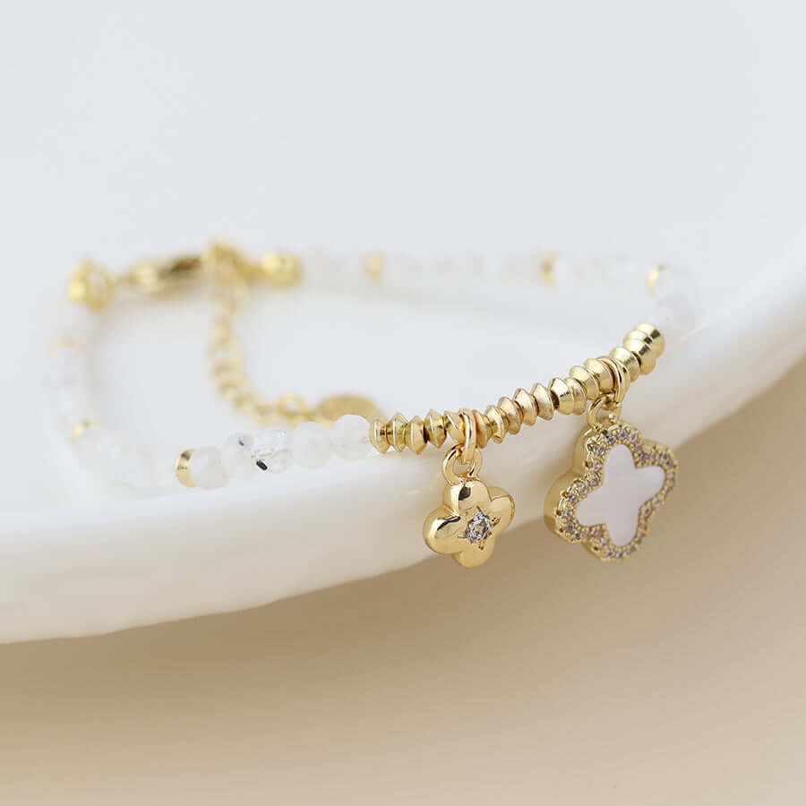 POM925 - Golden and white bead quatrefoil charm bracelet