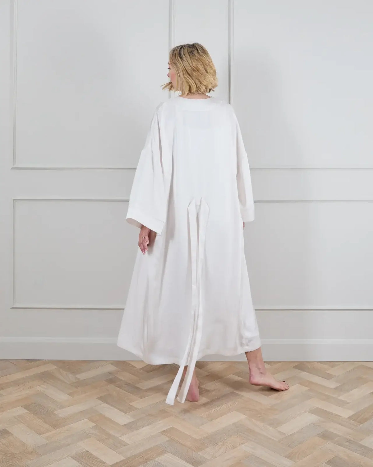 Chalk UK - Cali 100% Satin Robe, Off White