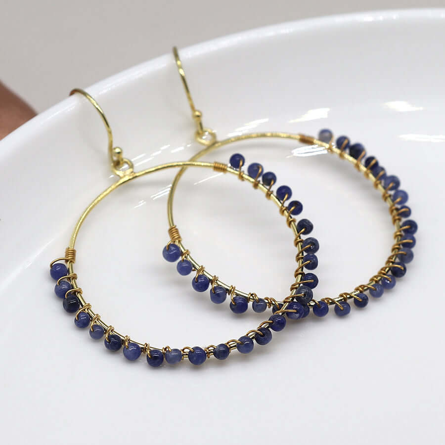 POM - Gold plated hoop earrings with sodalite beads