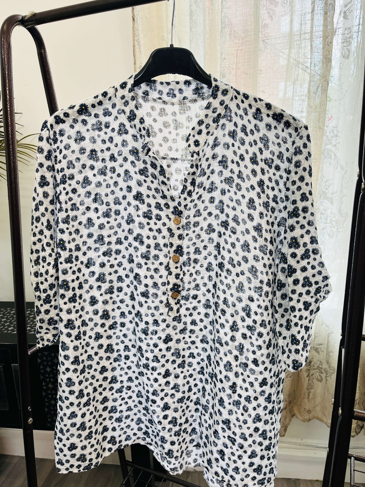 Casual 3 Button Blouse Ditsy - Floral
