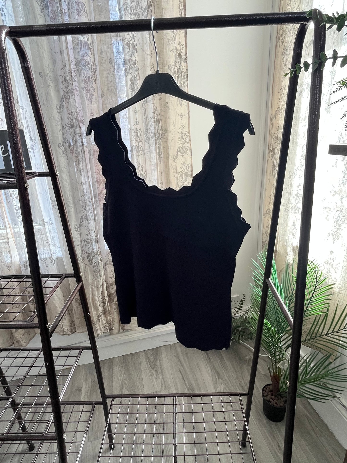 Scallop Edge Vest Top
