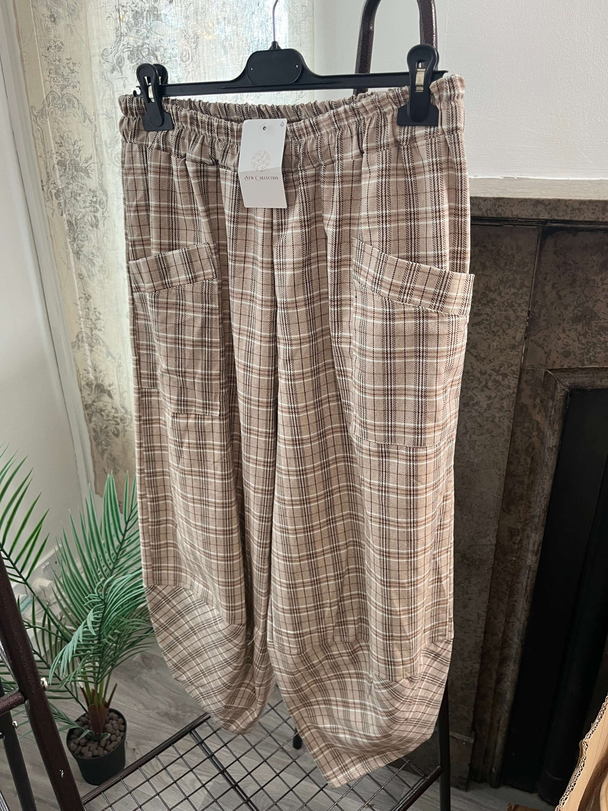 Vienna Plaid Tulip Style Barrel Trousers