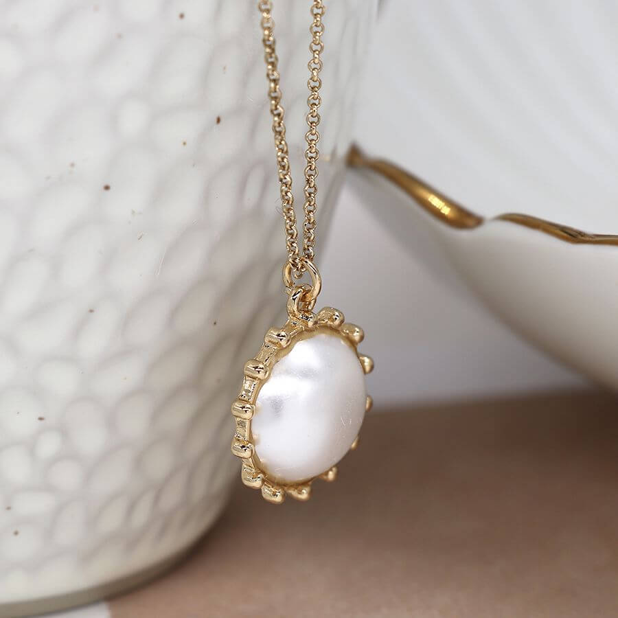 POM - Round pearl necklace with gold beaded edge