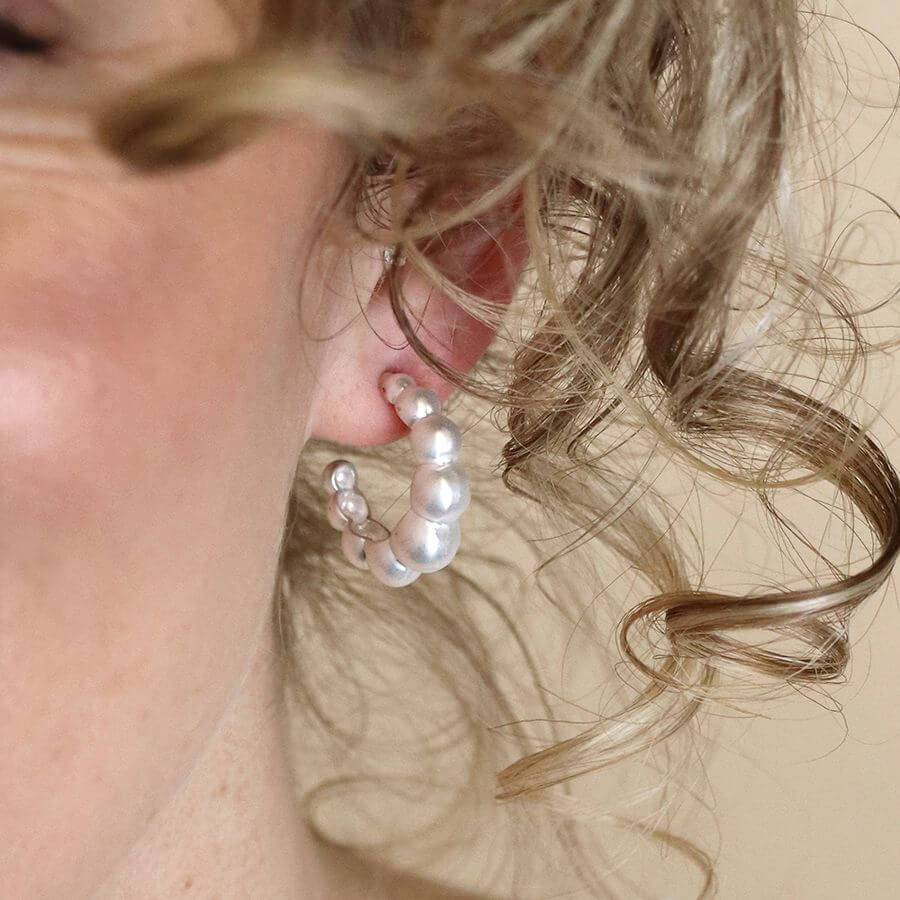 POM - Silver plated sphere profile open hoop earrings