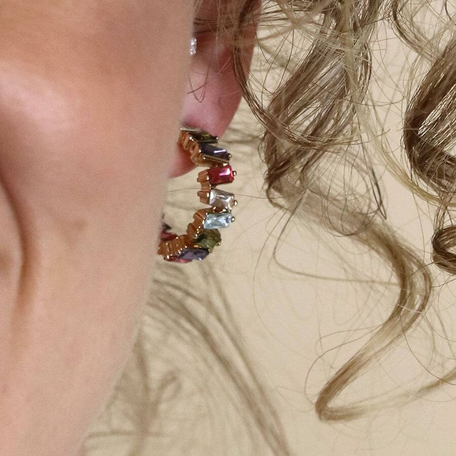 POM - Golden staggered multicoloured crystal hoop earrings
