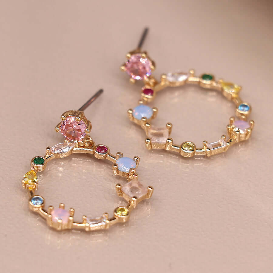 POM - Golden decorative circle earrings with mixed crystals