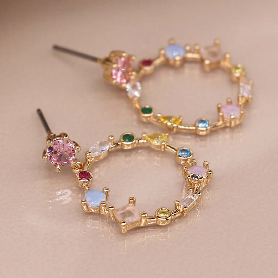 POM - Golden decorative circle earrings with mixed crystals