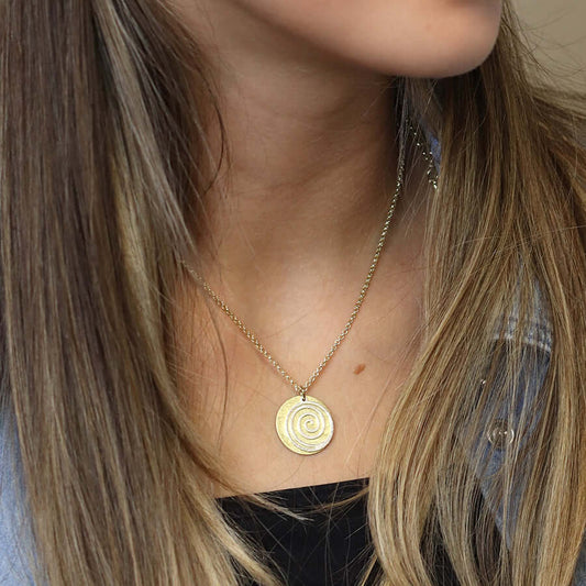 POM - Golden scratched disc and silver plated spiral necklace