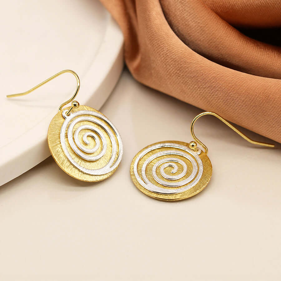 POM - Golden scratched disc and silver plated spiral earrings