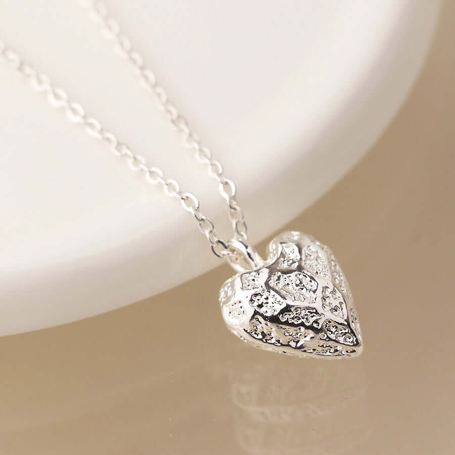 POM925 - Silver plated vintage texture heart necklace
