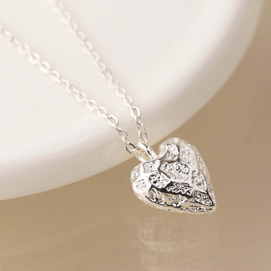 POM925 - Silver plated vintage texture heart necklace