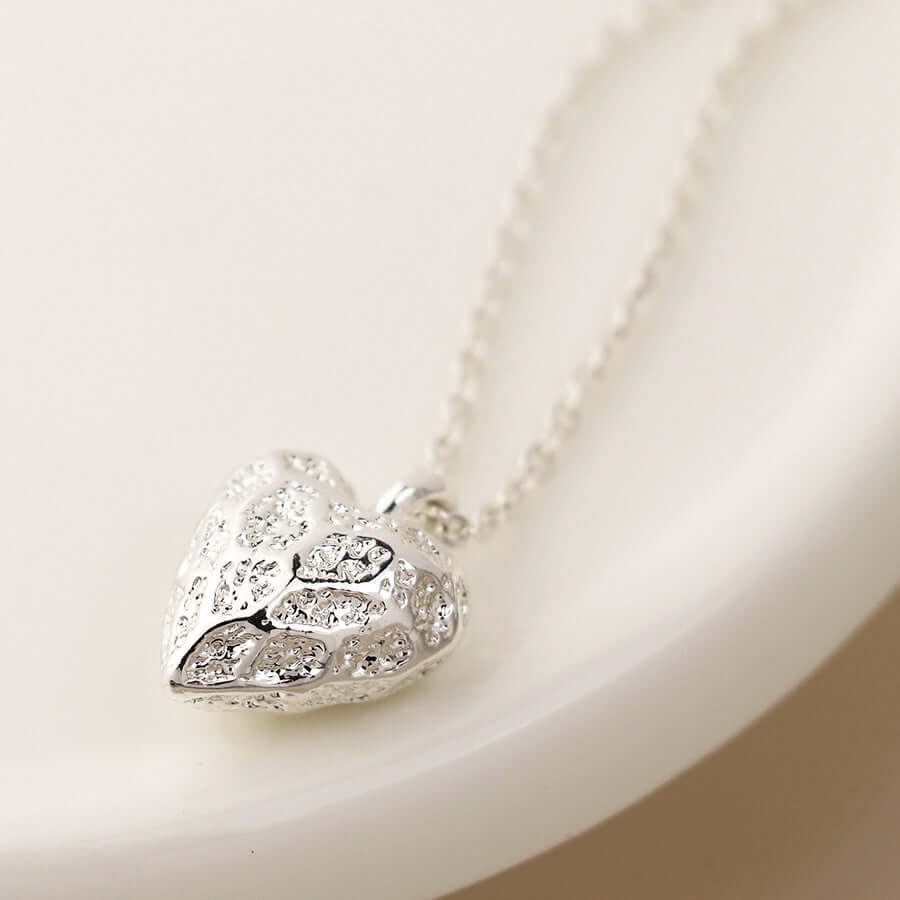 POM925 - Silver plated vintage texture heart necklace