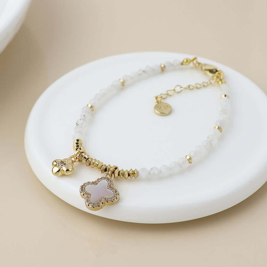 POM925 - Golden and white bead quatrefoil charm bracelet