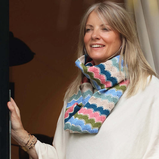 POM925 - Summer scallop knit multicolour mix snood