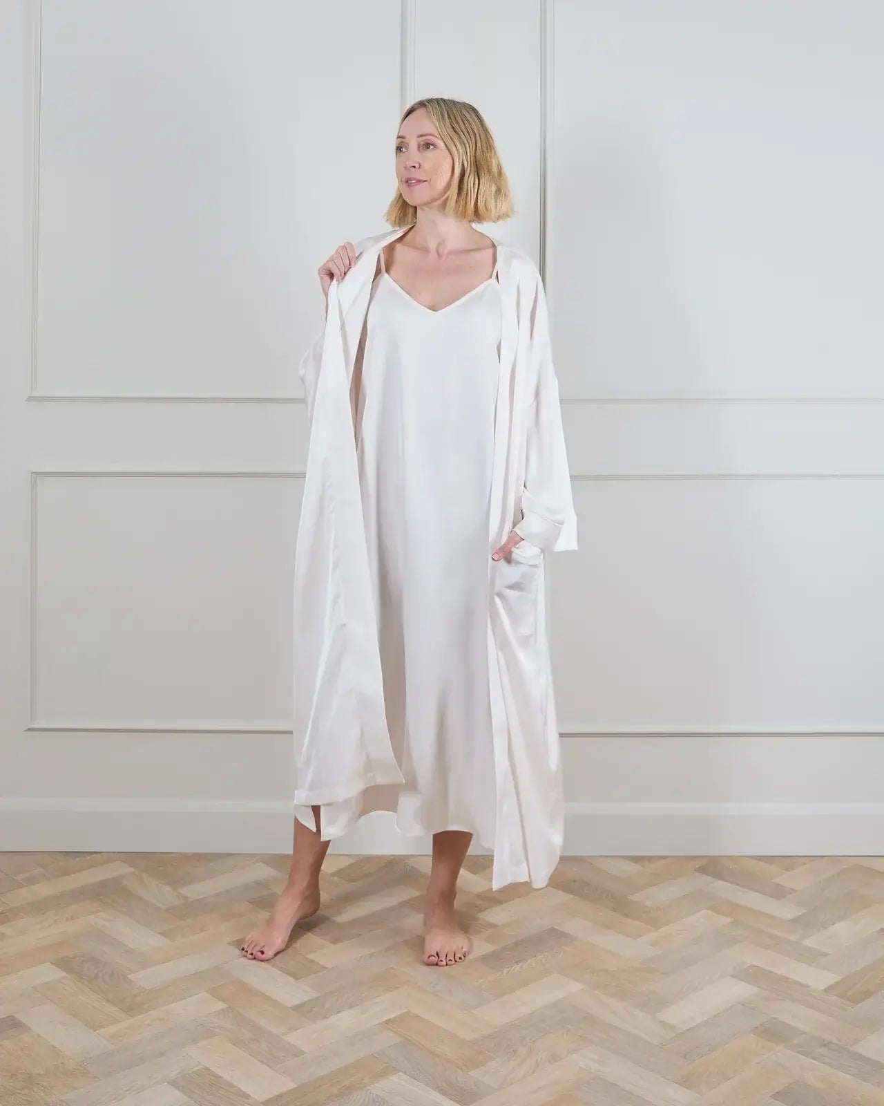 Chalk UK - Cali 100% Satin Robe, Off White