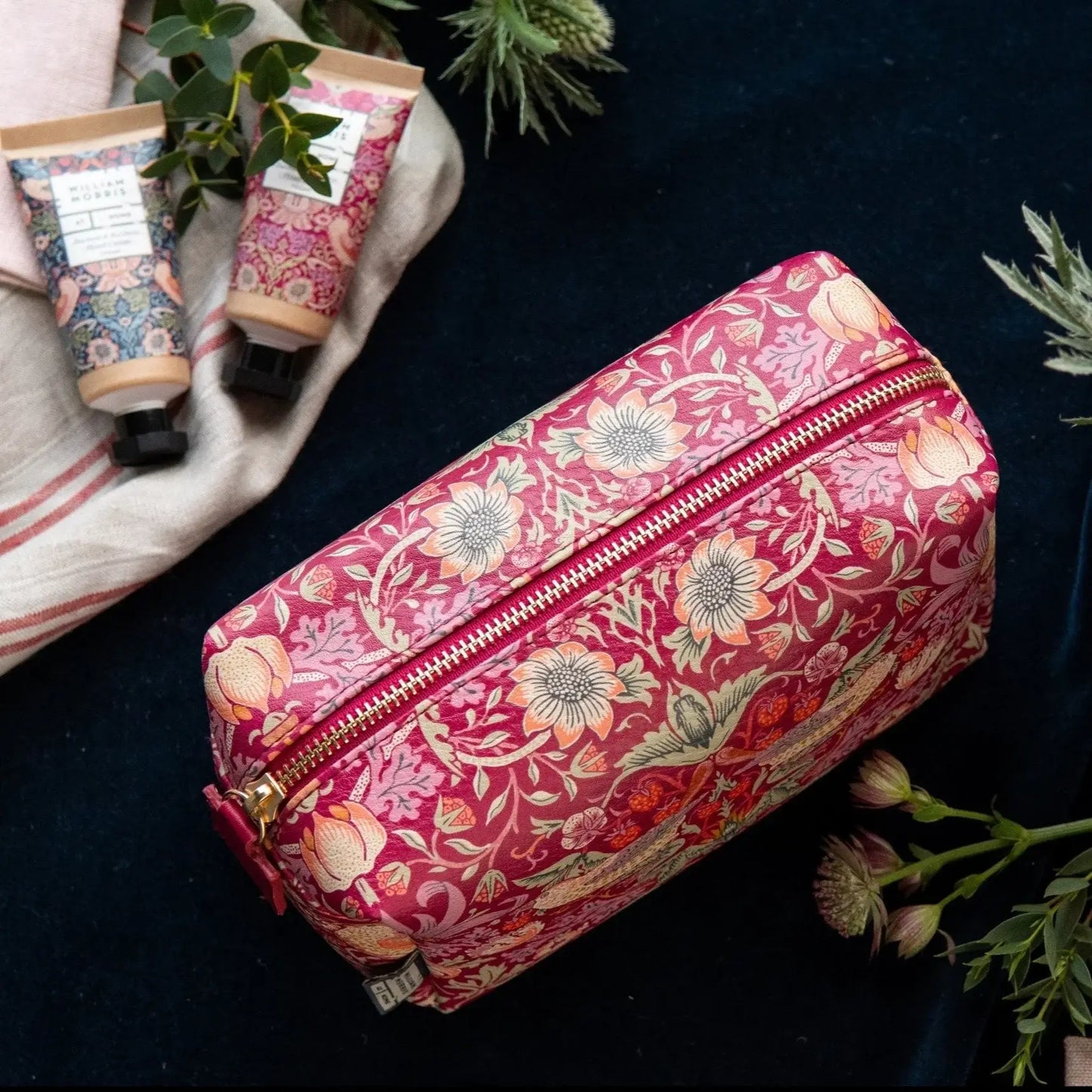 William Morris Strawberry Thief Medium Wash Bag