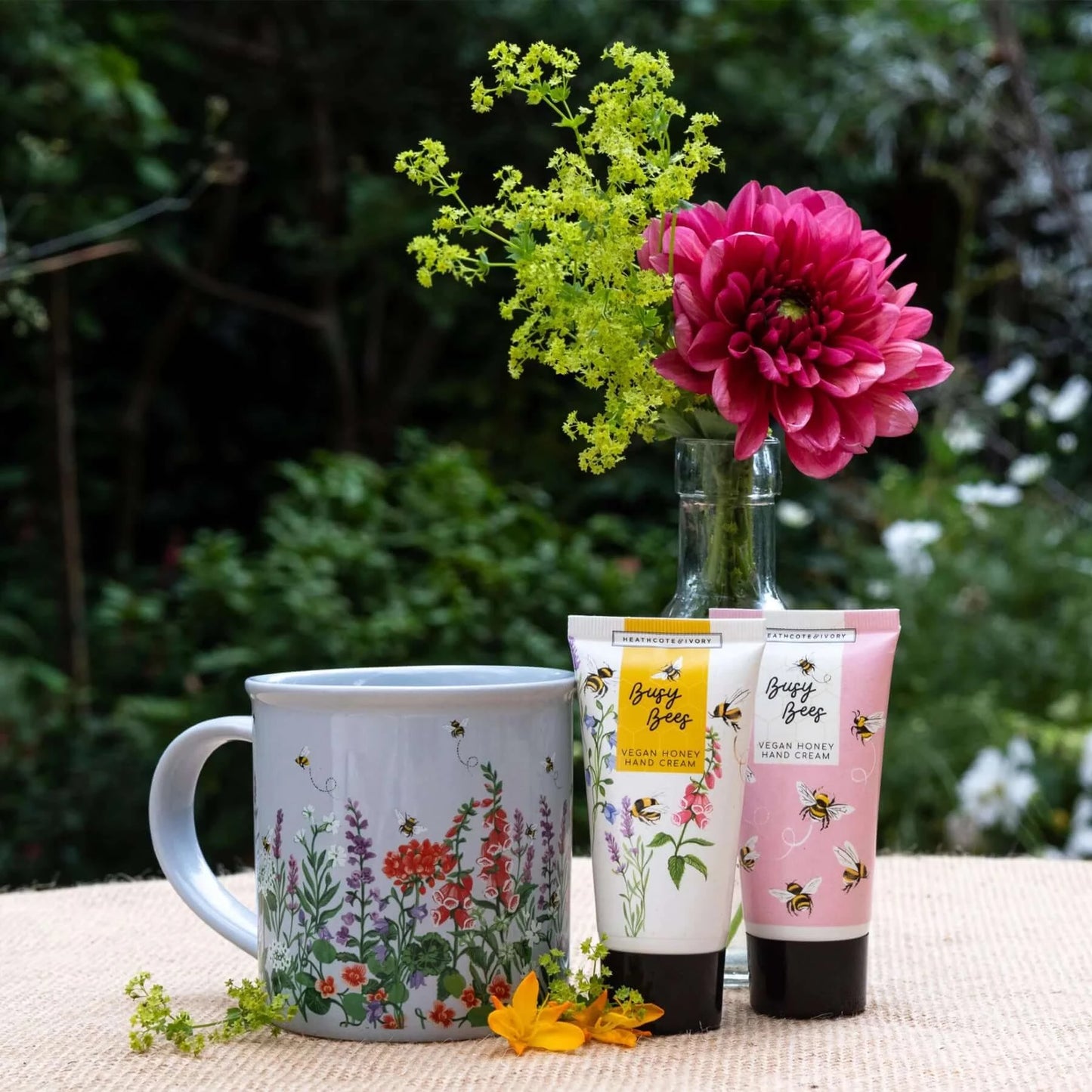 Heathcote & Ivory Busy Bees Mug Set