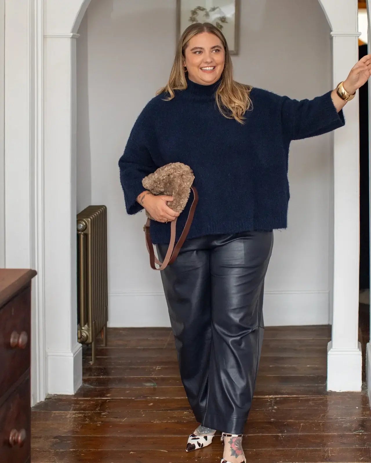 Chalk UK - Vicki Jumper Fluffy Navy
