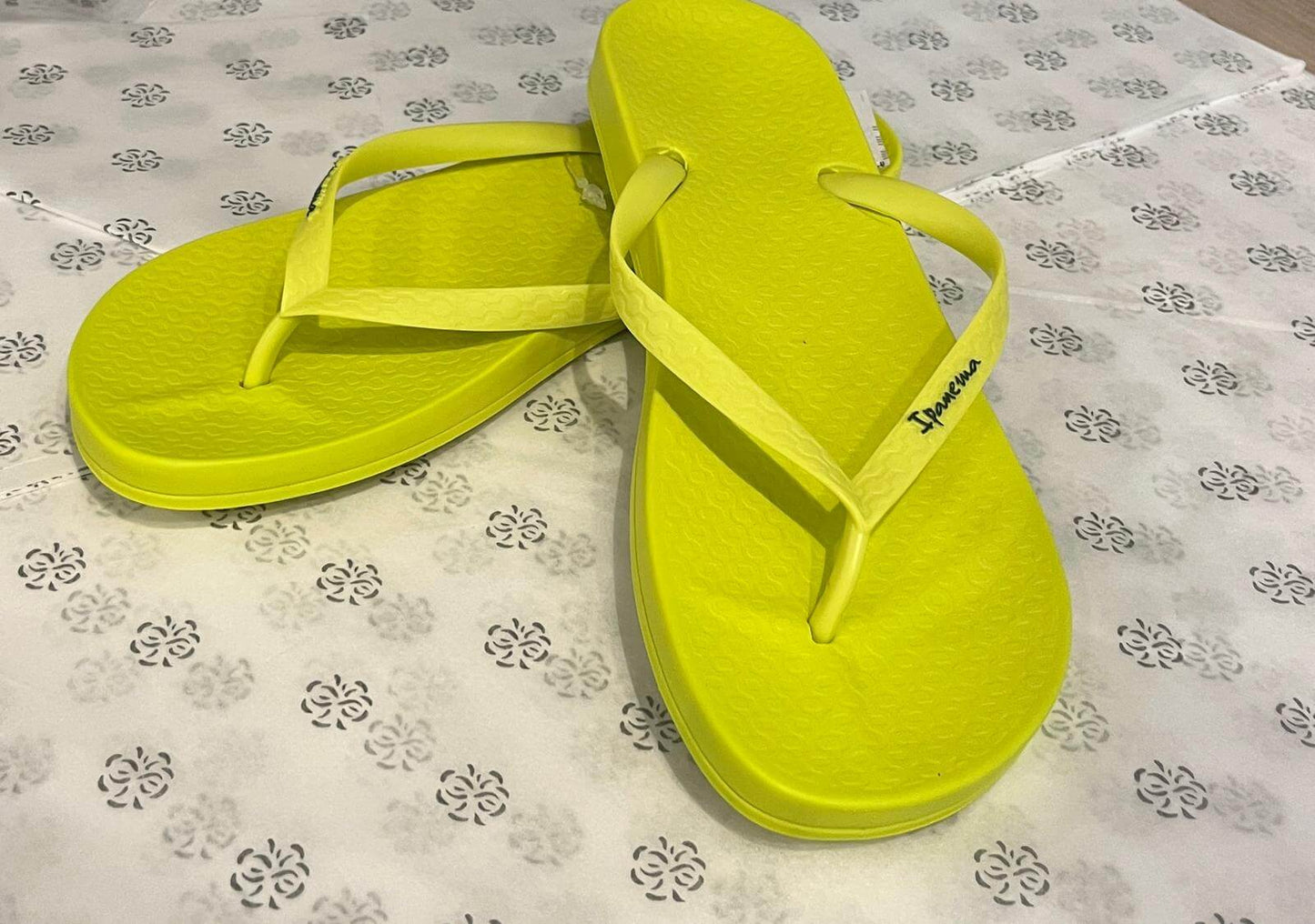 Ipanema - Anatomic Flip Flops in Neon Green