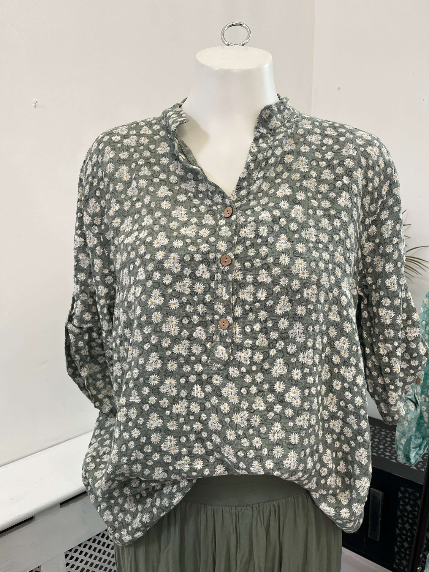 Casual 3 Button Blouse Ditsy - Floral