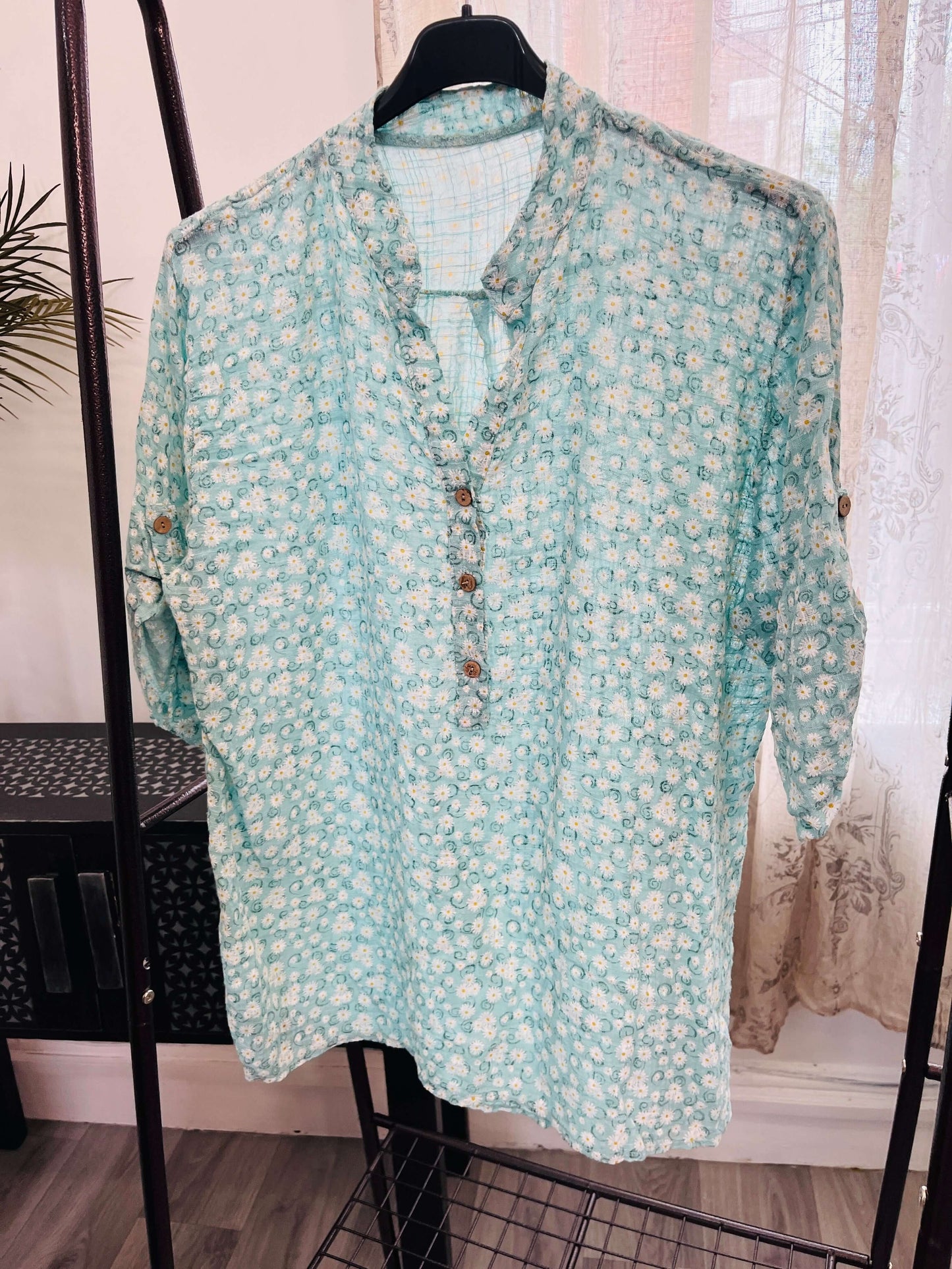 Casual 3 Button Blouse Ditsy - Floral
