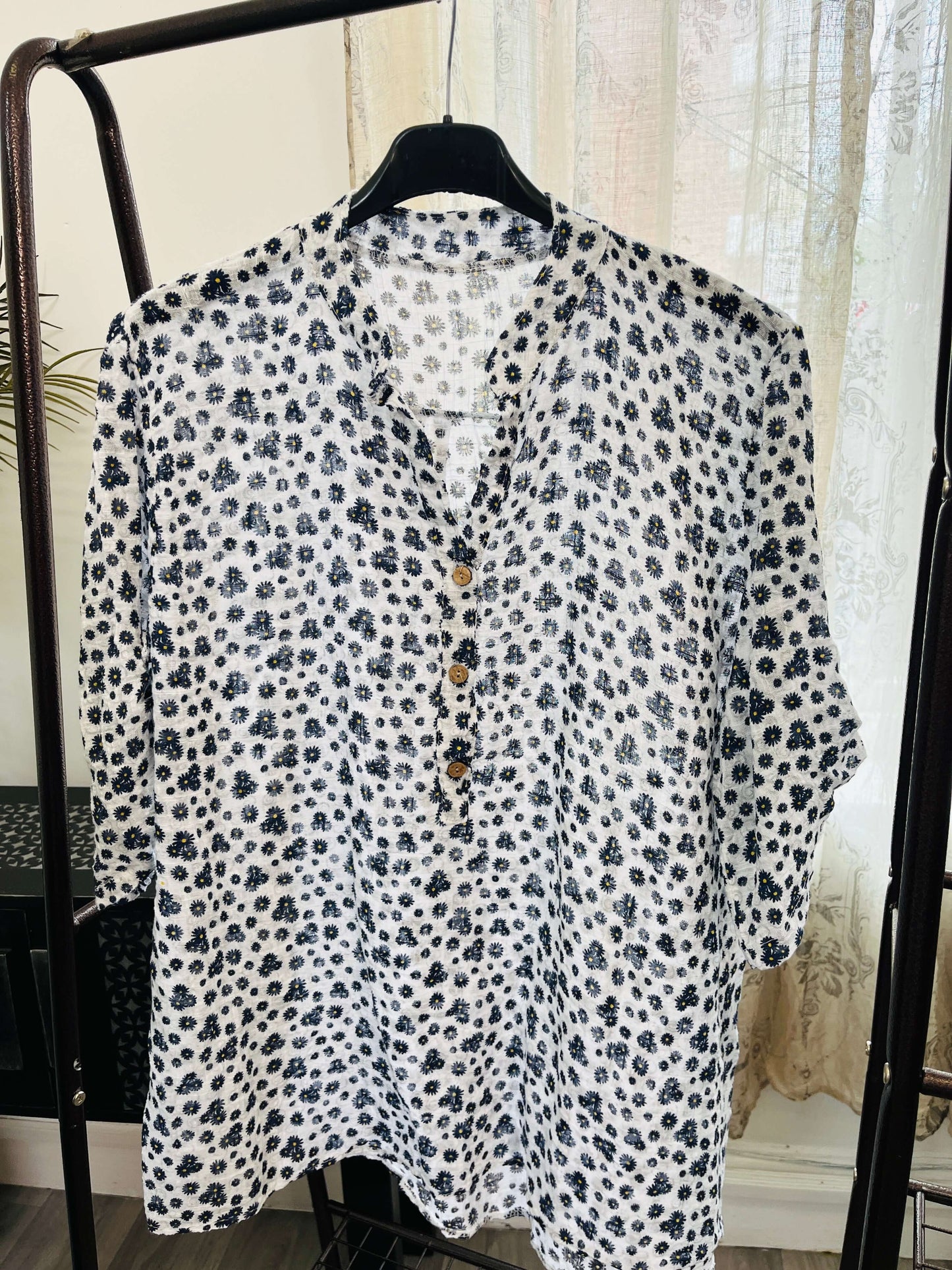 Casual 3 Button Blouse Ditsy - Floral