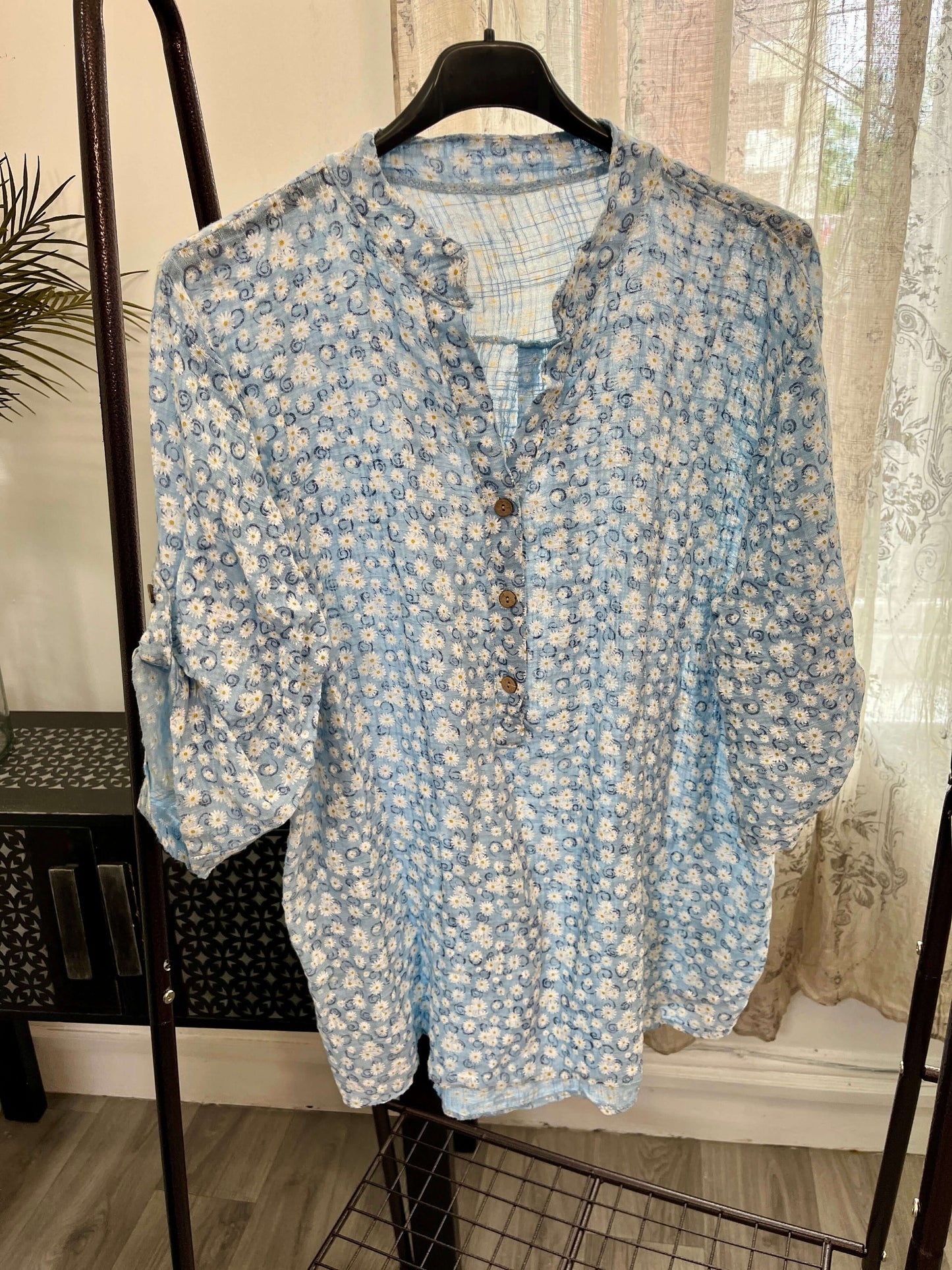 Casual 3 Button Blouse Ditsy - Floral
