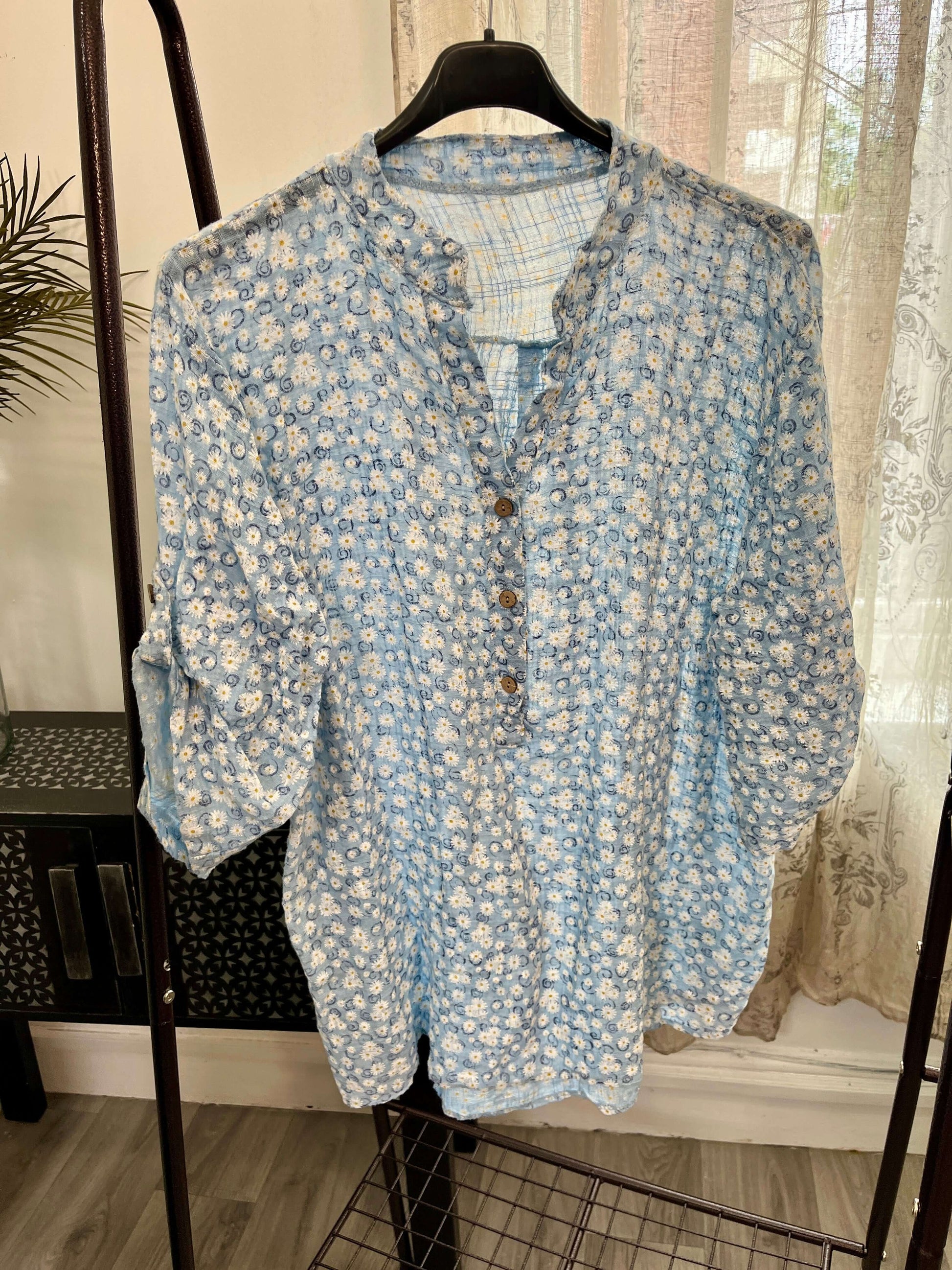Casual 3 Button Blouse Ditsy - Floral