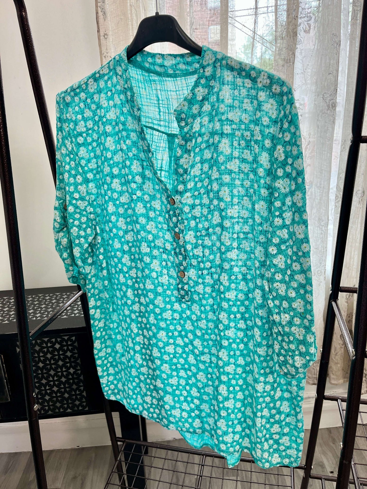 Casual 3 Button Blouse Ditsy - Floral