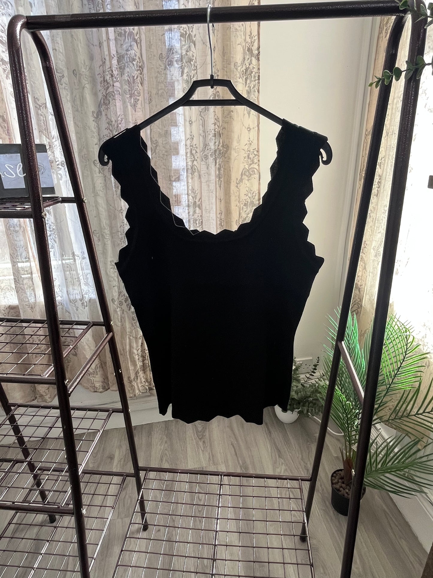 Scallop Edge Vest Top