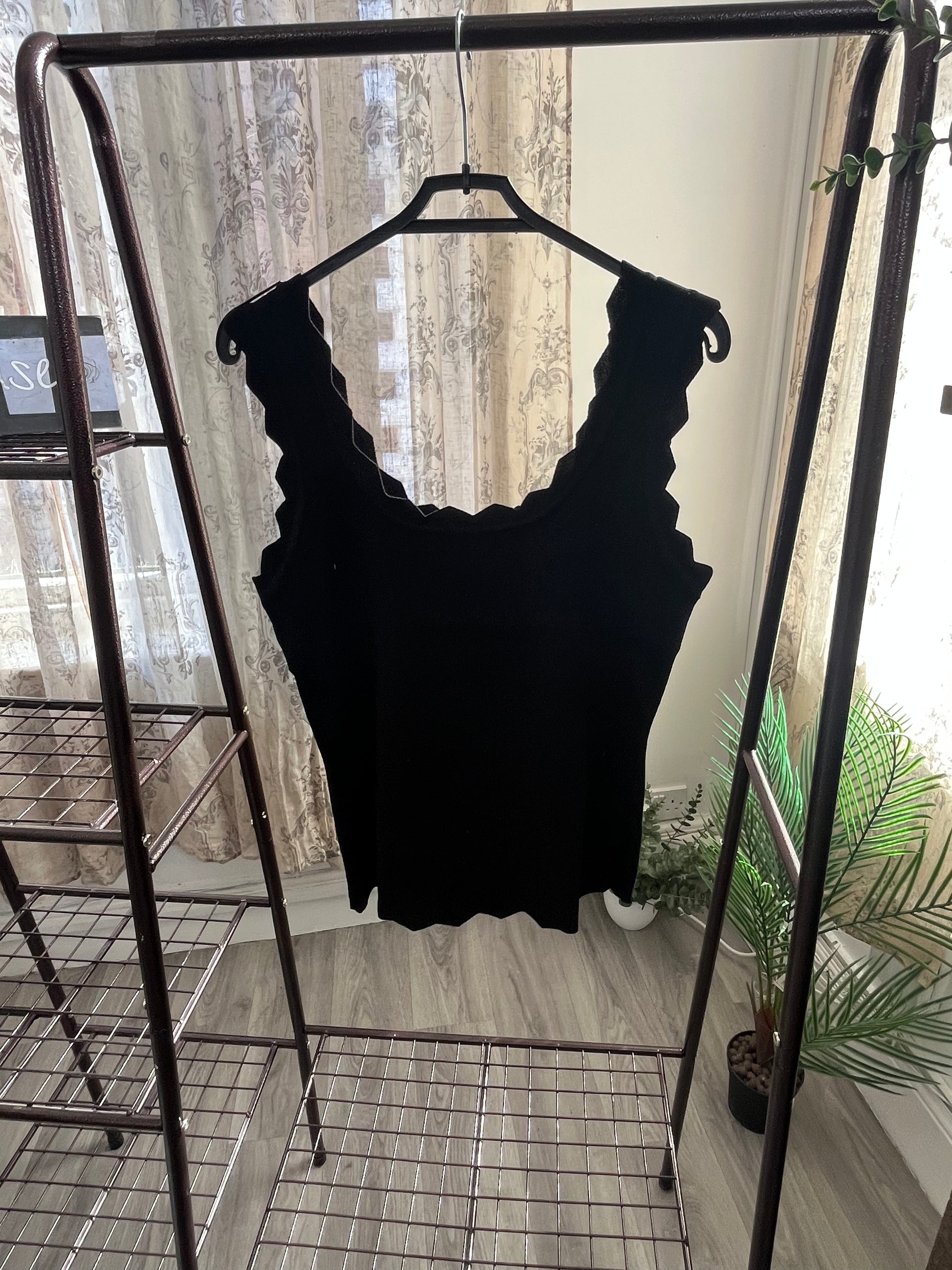 Scallop Edge Vest Top