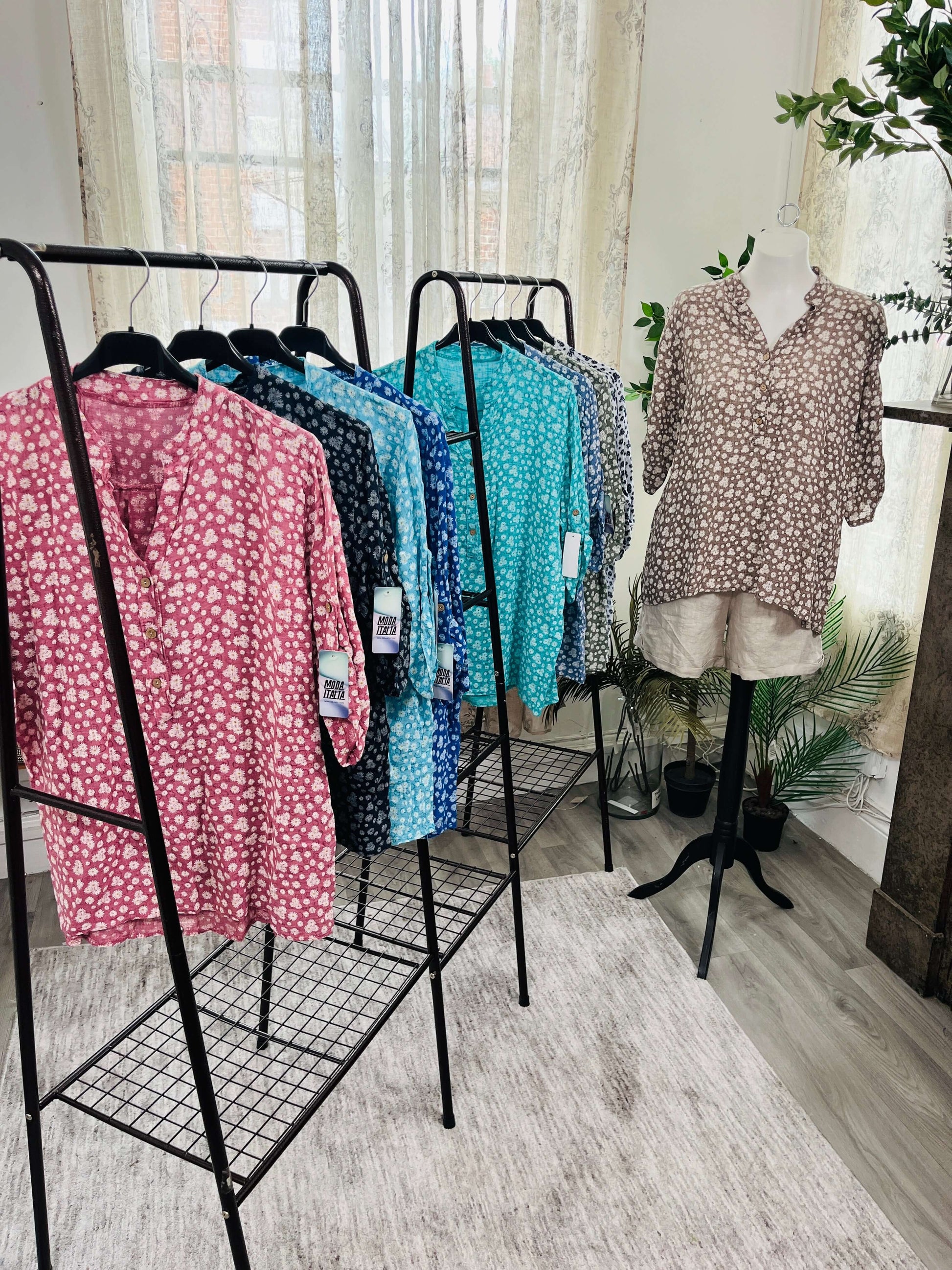 Casual 3 Button Blouse Ditsy - Floral