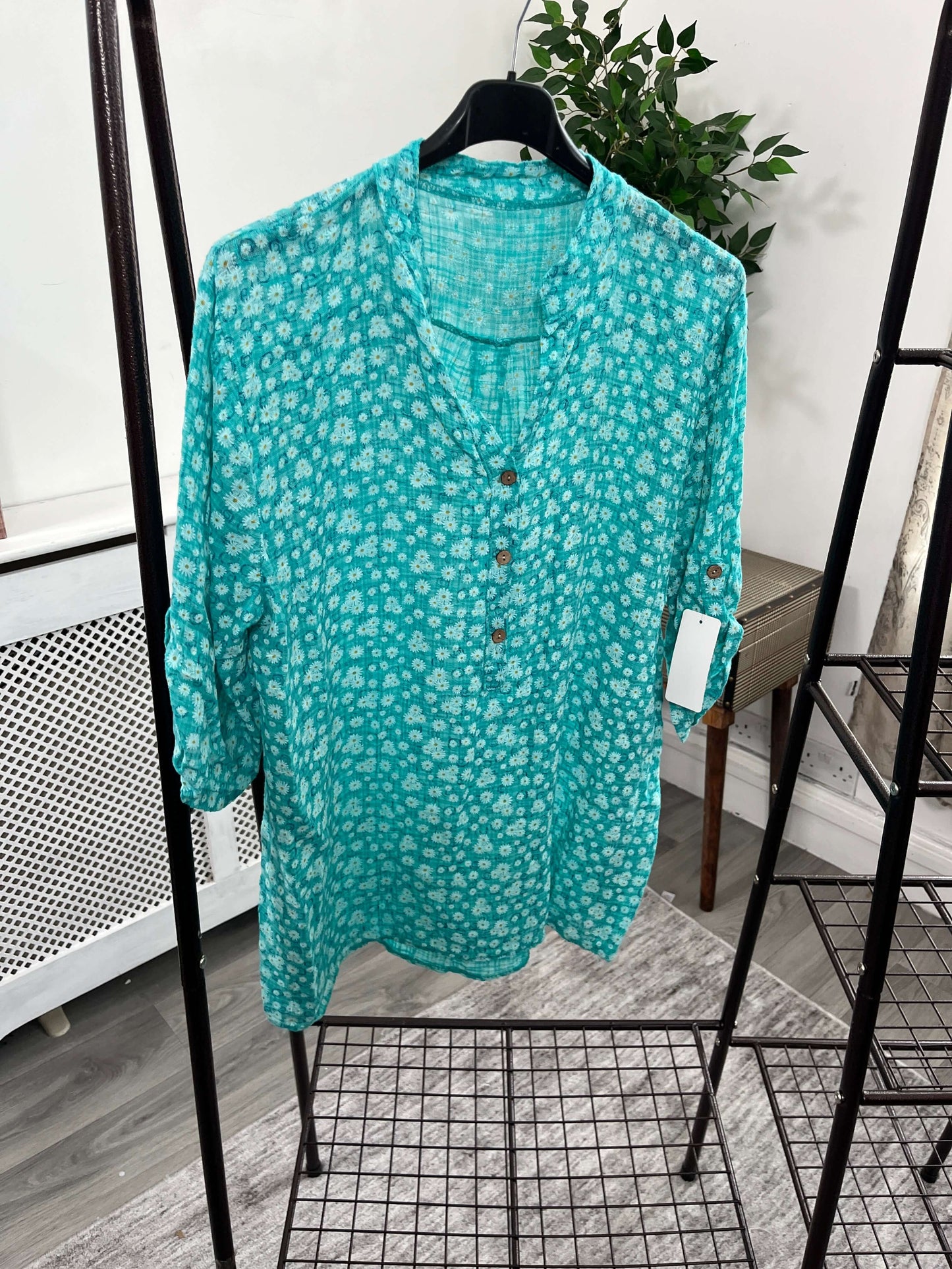 Casual 3 Button Blouse Ditsy - Floral