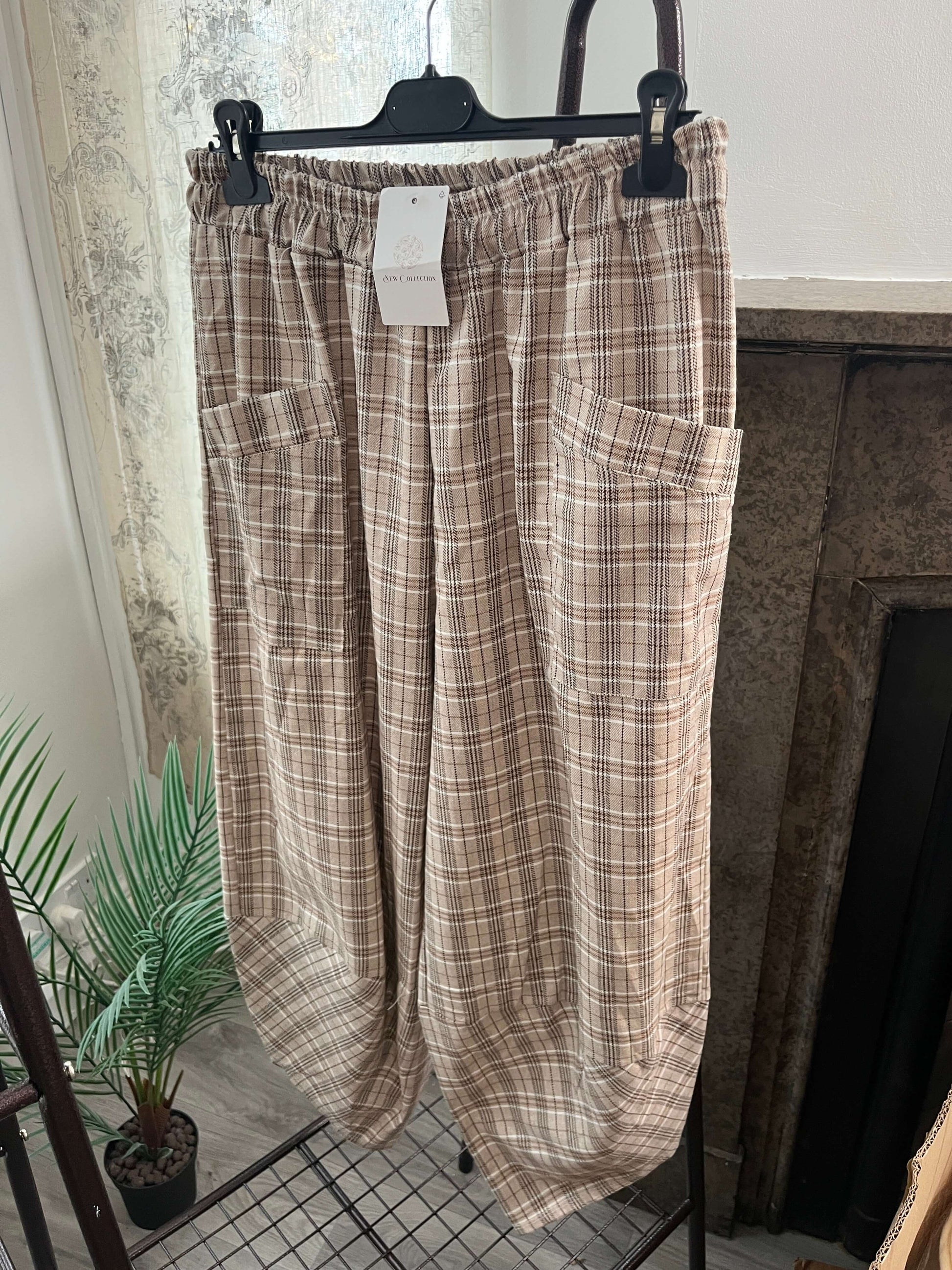 Vienna Plaid Tulip Style Barrel Trousers