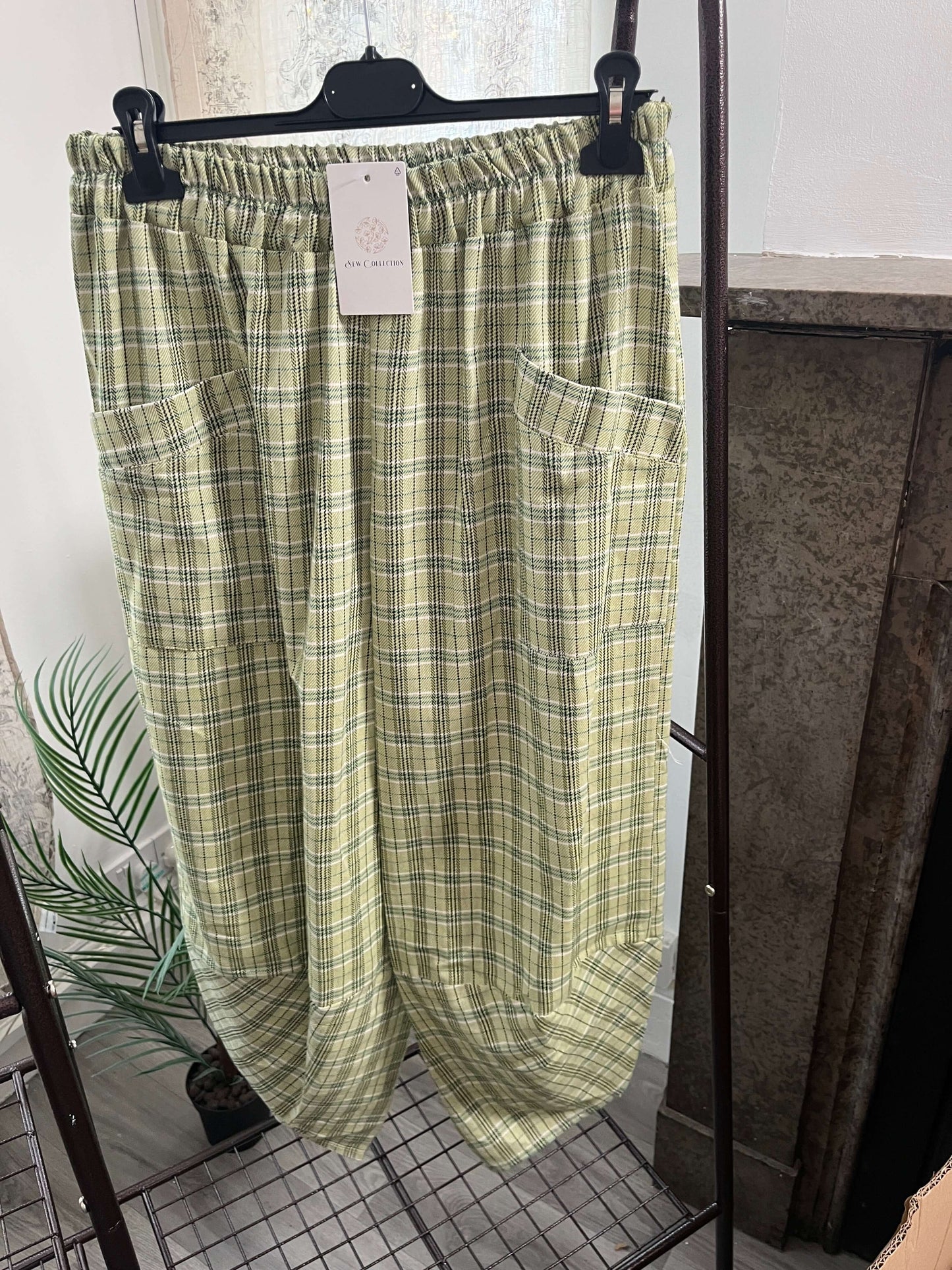 Vienna Plaid Tulip Style Barrel Trousers