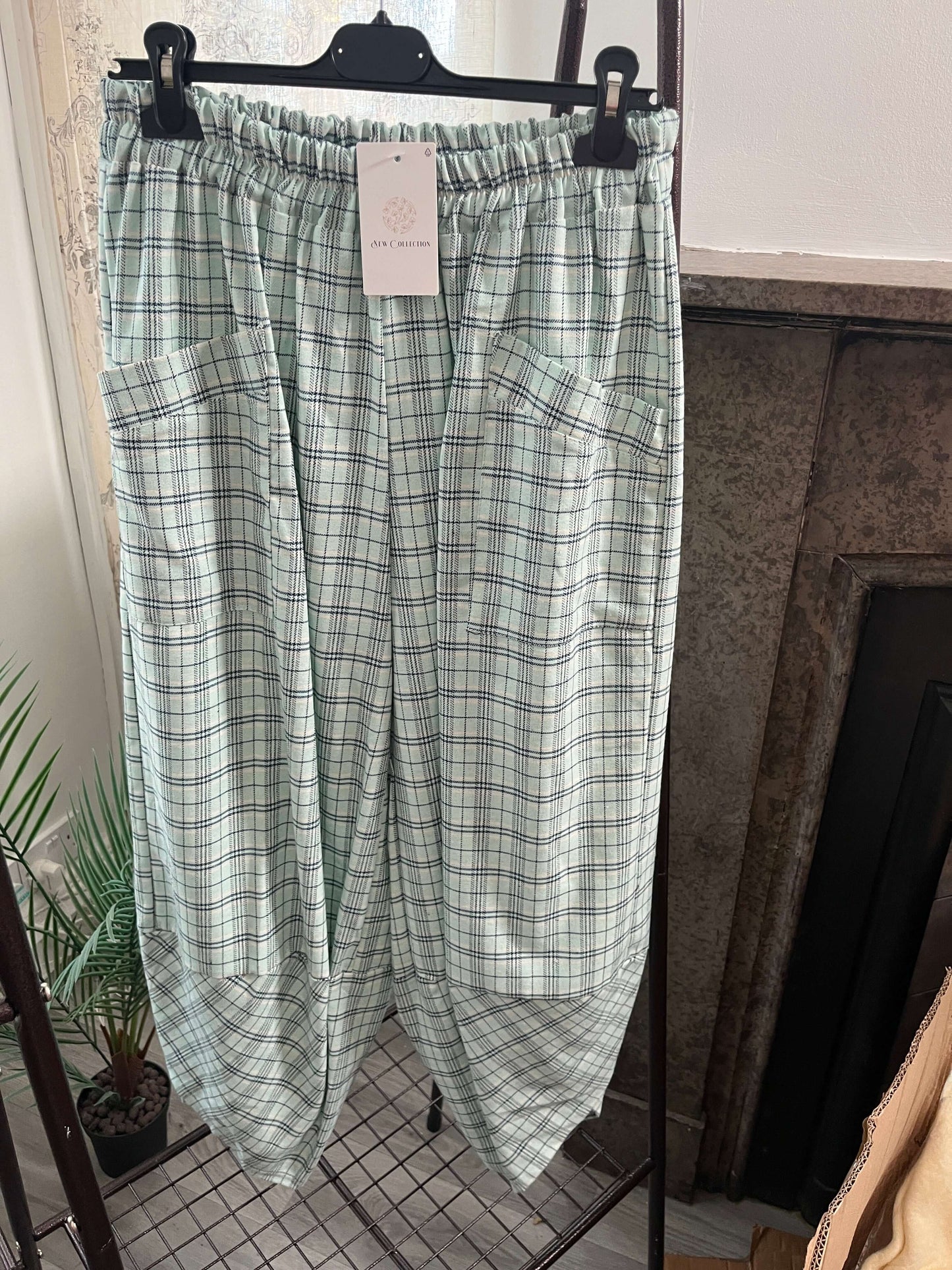 Vienna Plaid Tulip Style Barrel Trousers