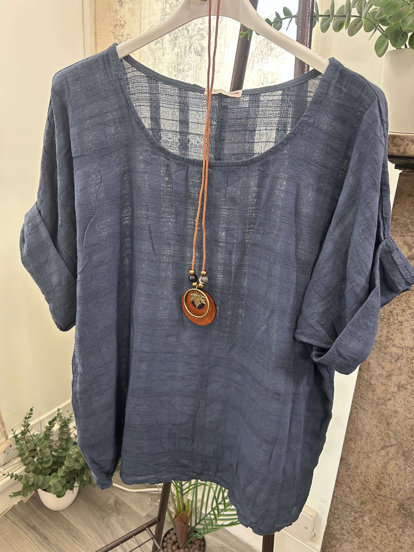 Sofia Stripe Weave Box Top With Necklace
