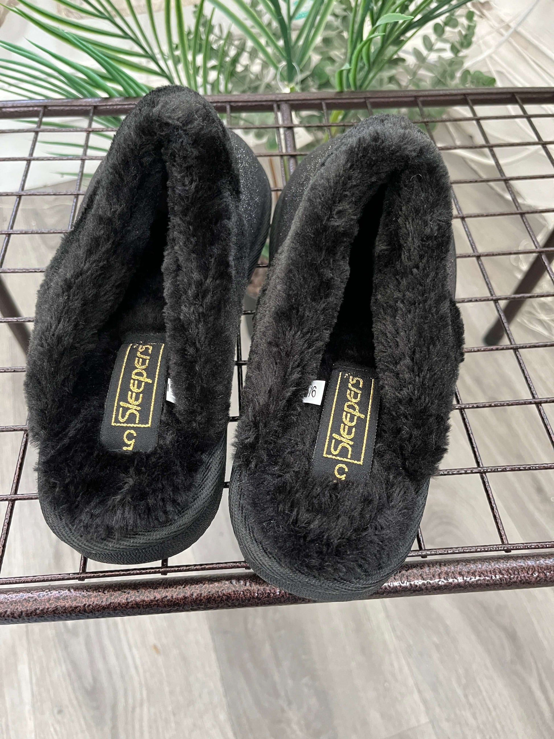 Womens's Faux Fur Lined Black Sparkle Slipper 'Juliet'