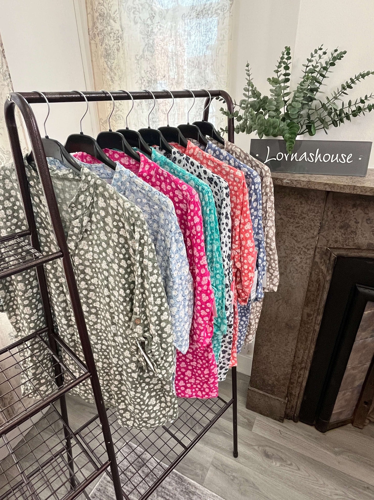 Casual 3 Button Blouse Ditsy - Floral