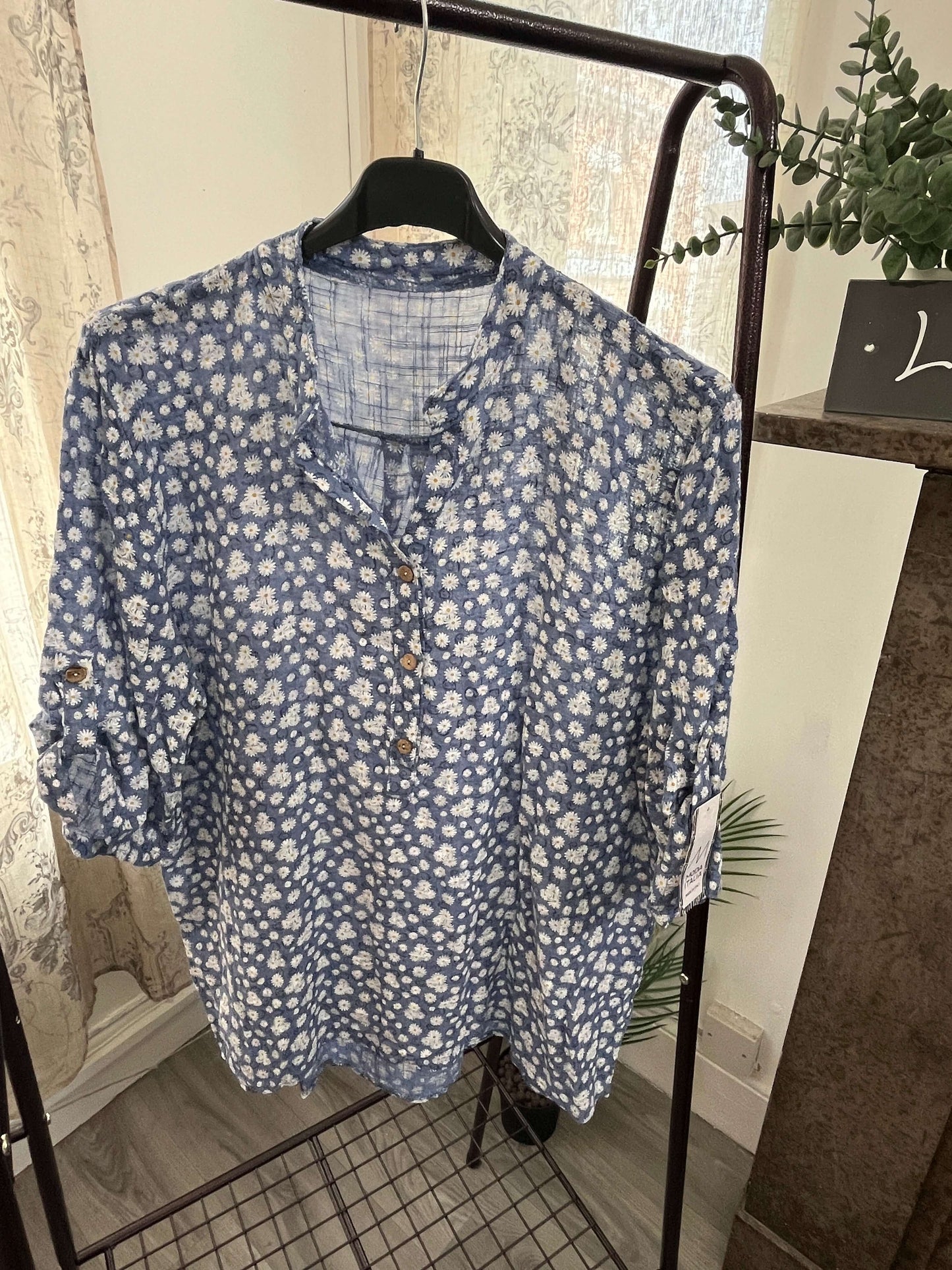 Casual 3 Button Blouse Ditsy - Floral
