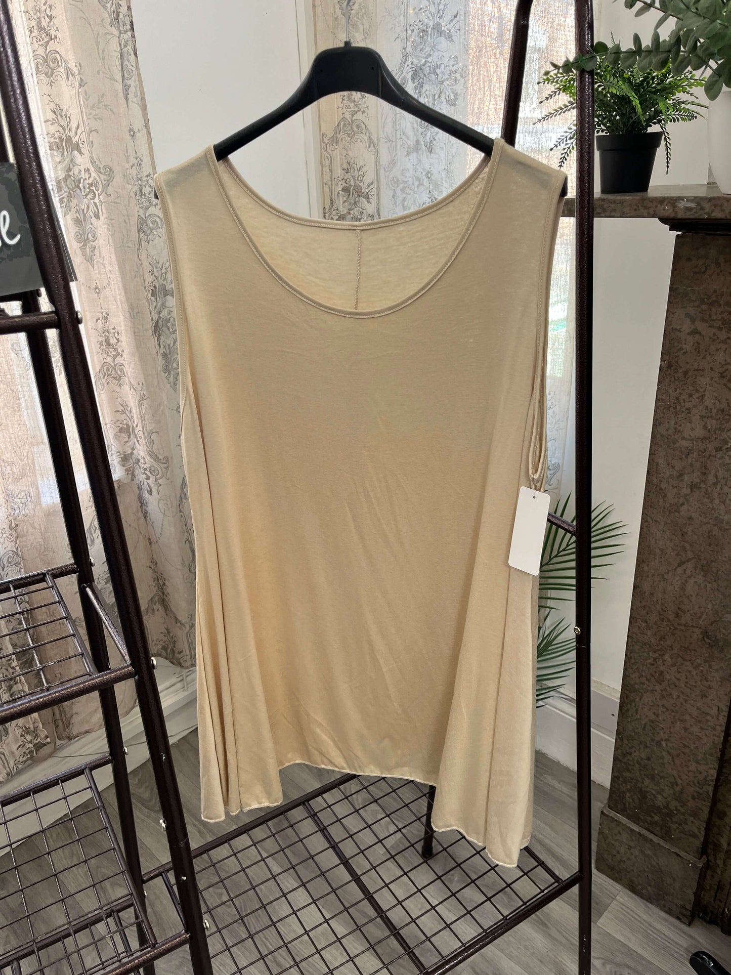 Lightweight Round Neck Swing Vest