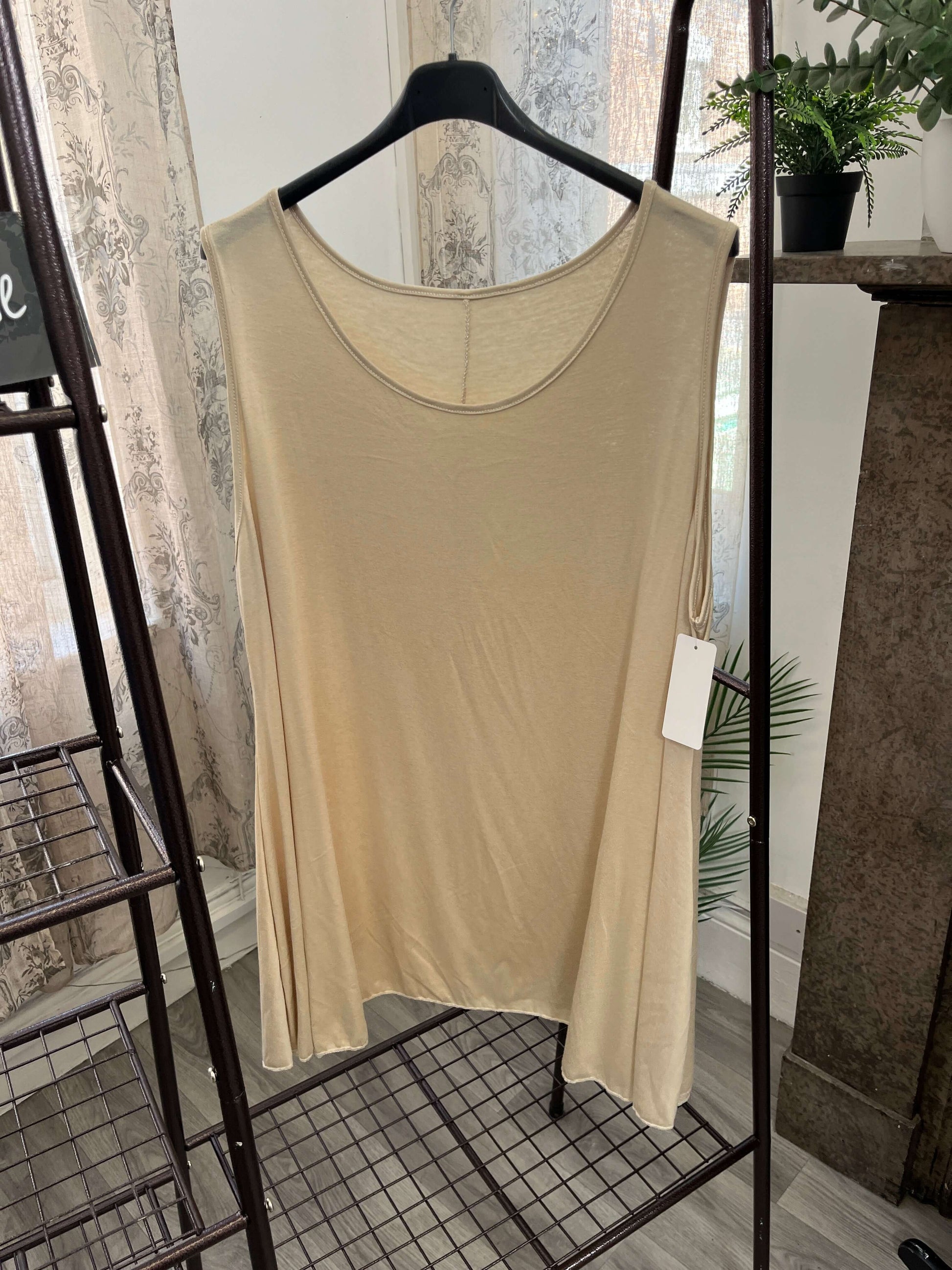 Lightweight Round Neck Swing Vest