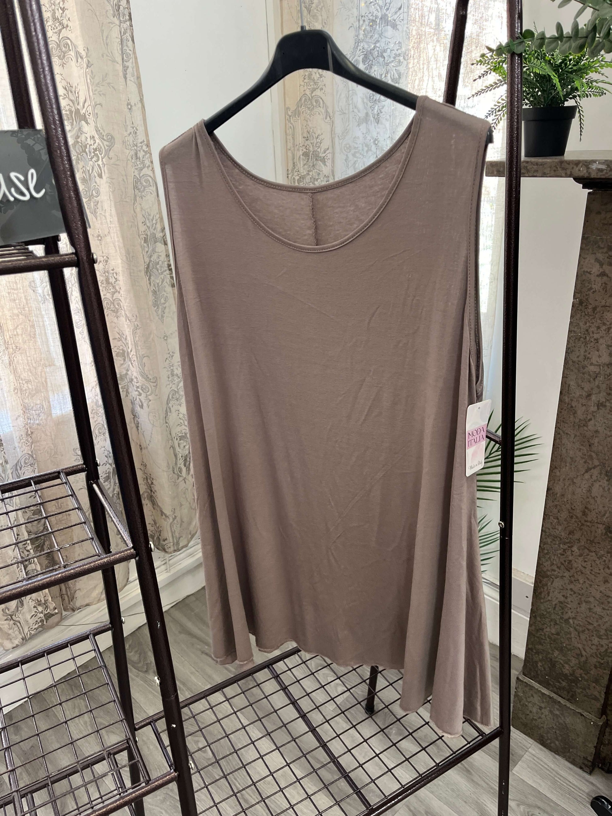 Lightweight Round Neck Swing Vest