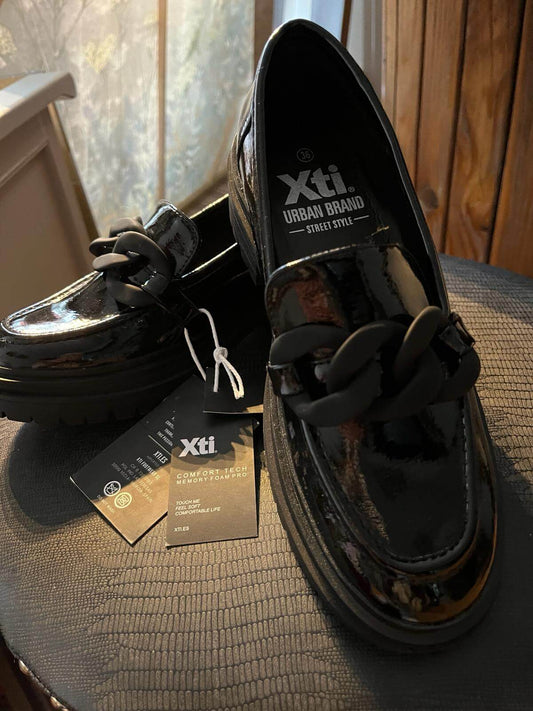 XTI Black Chain Patent Loafer - Size 3