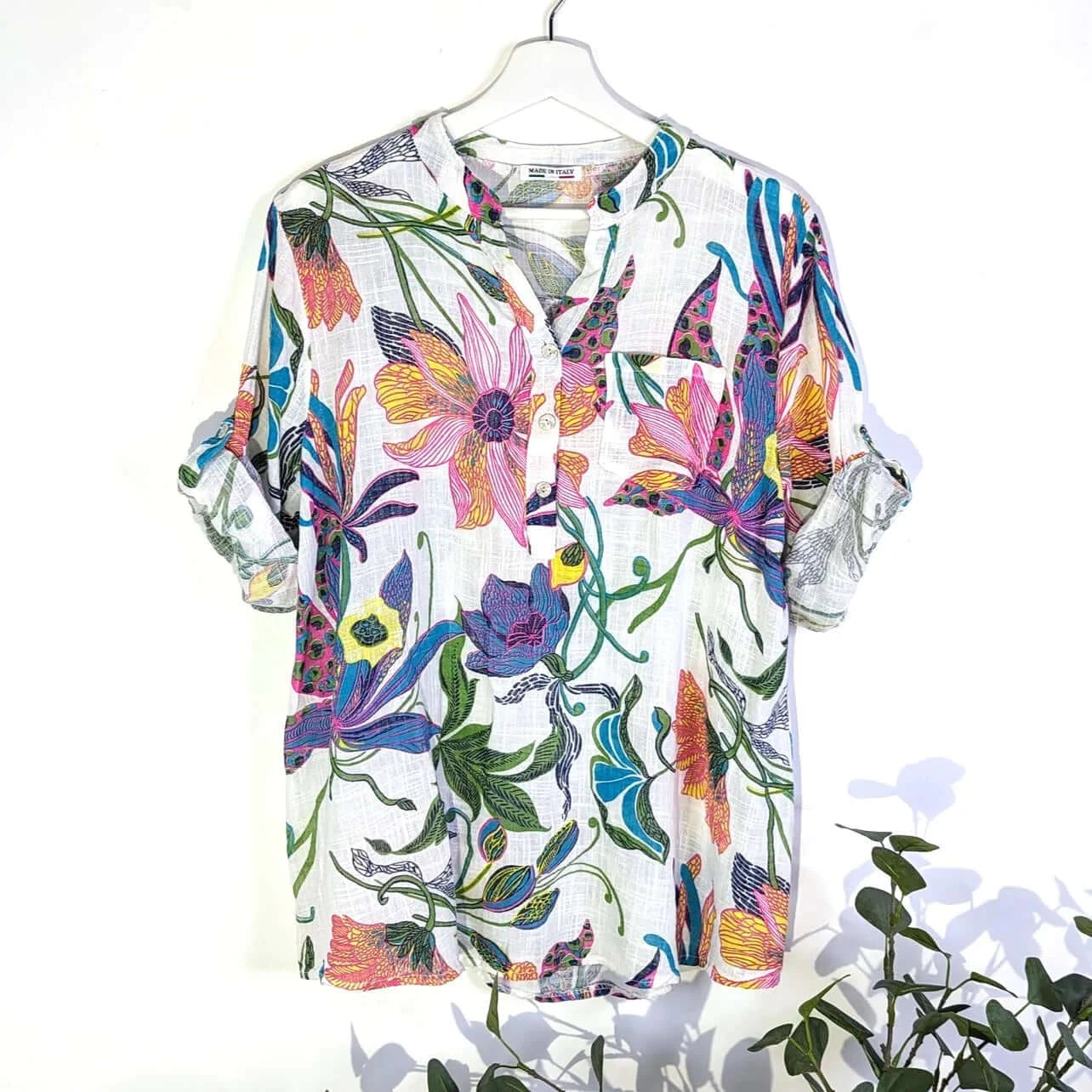 Colourful flower outline print cotton shirt with pocket
