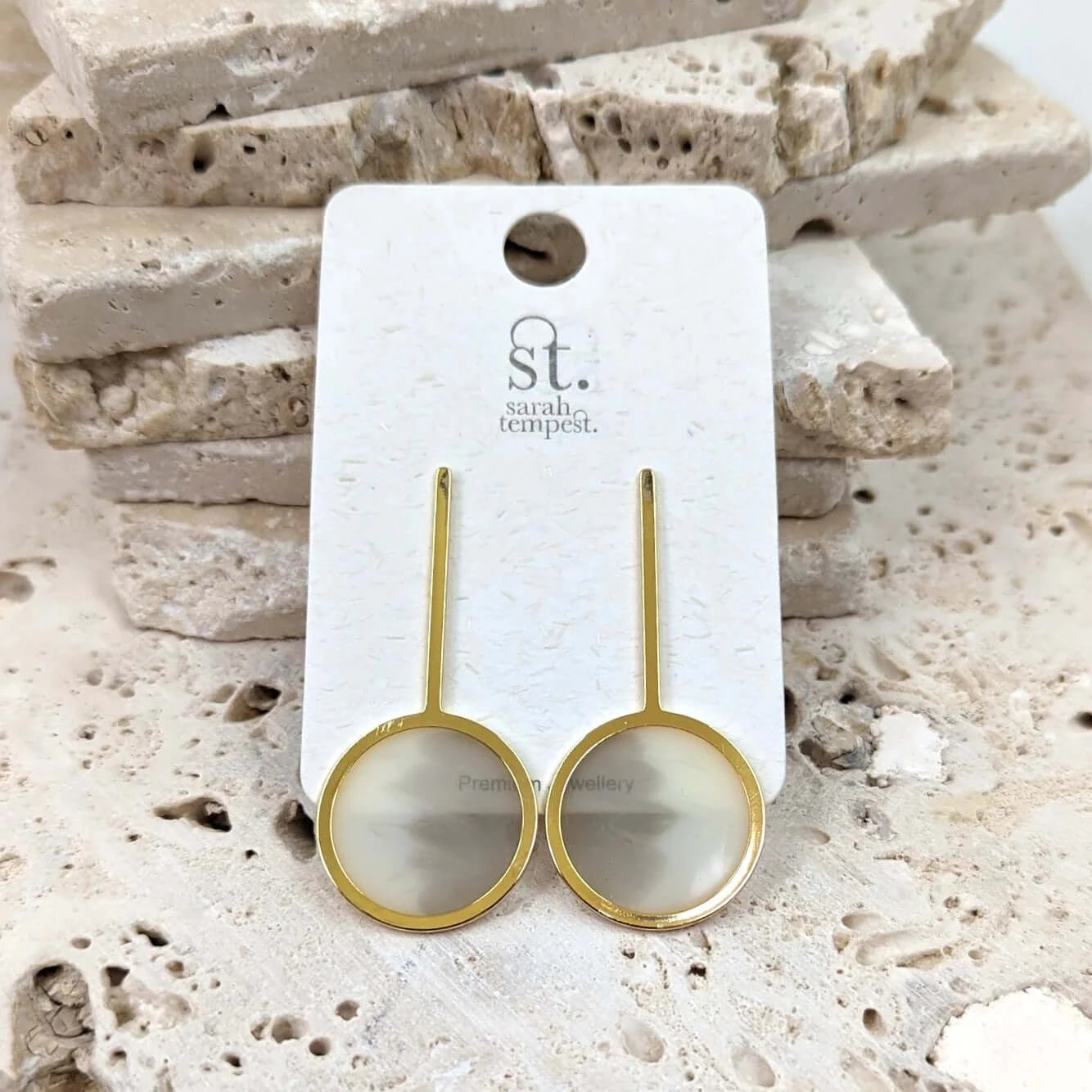 Contemporary bar and opaque resin filled circle earrings - gold