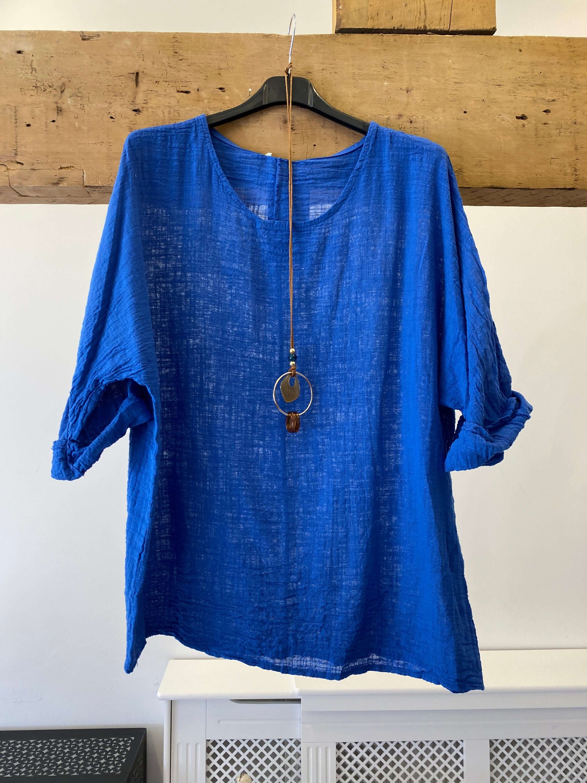 Linen box top with necklace