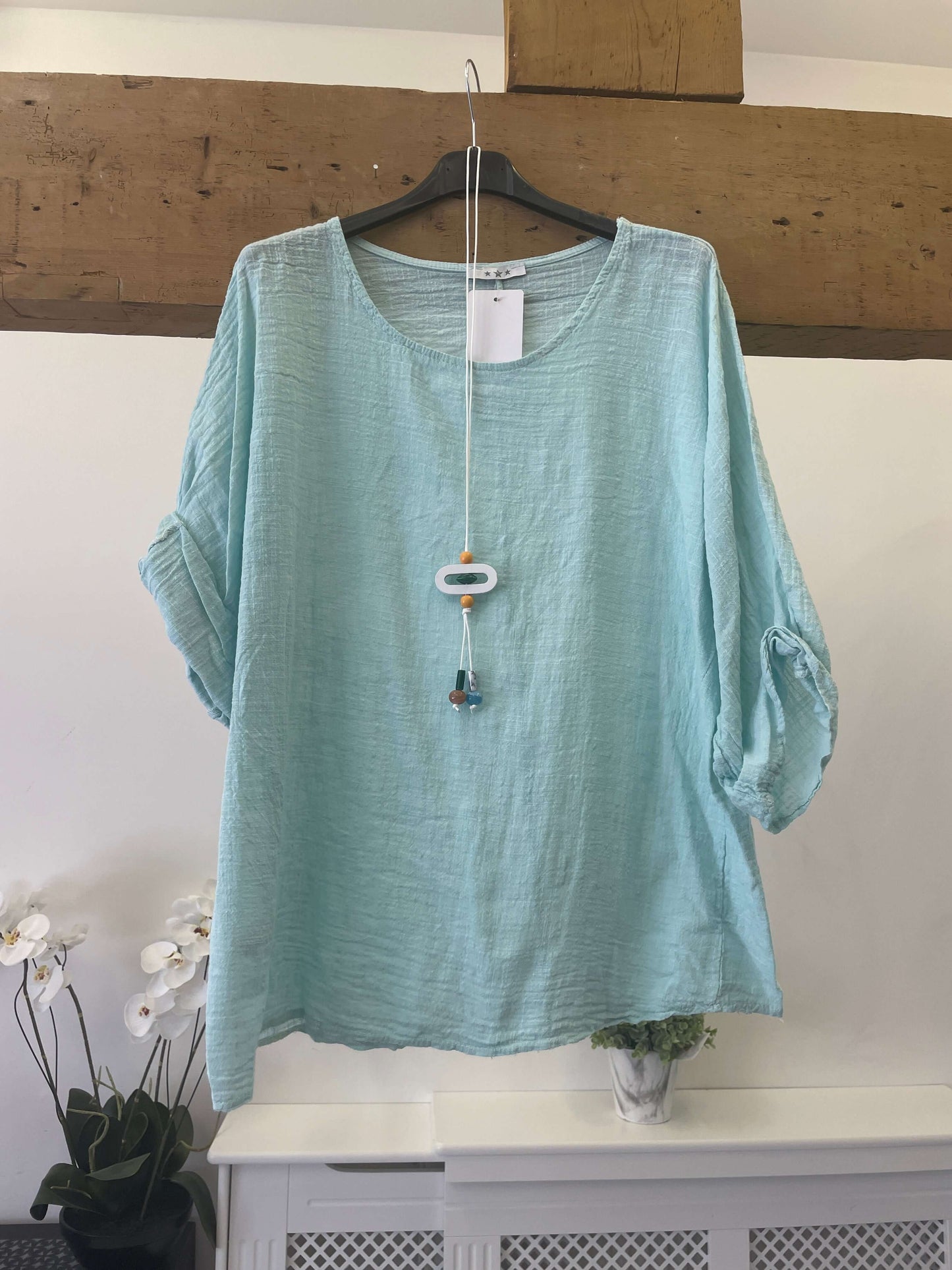 Linen box top with necklace